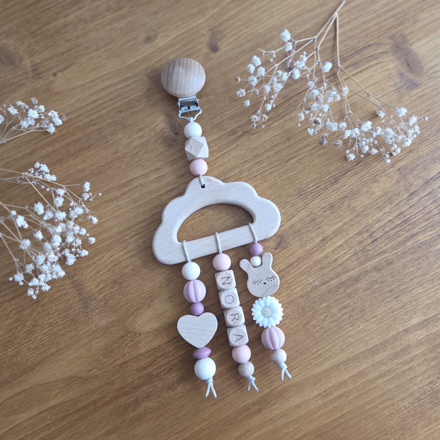 Anhänger - personalisierter Wegbegleiter - Hase mit Blume