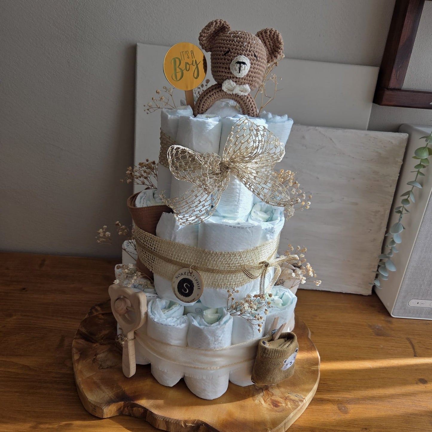 Windeltorte "Wood Love" - unpersonalisiert auf einer Baumscheibe aus Teak