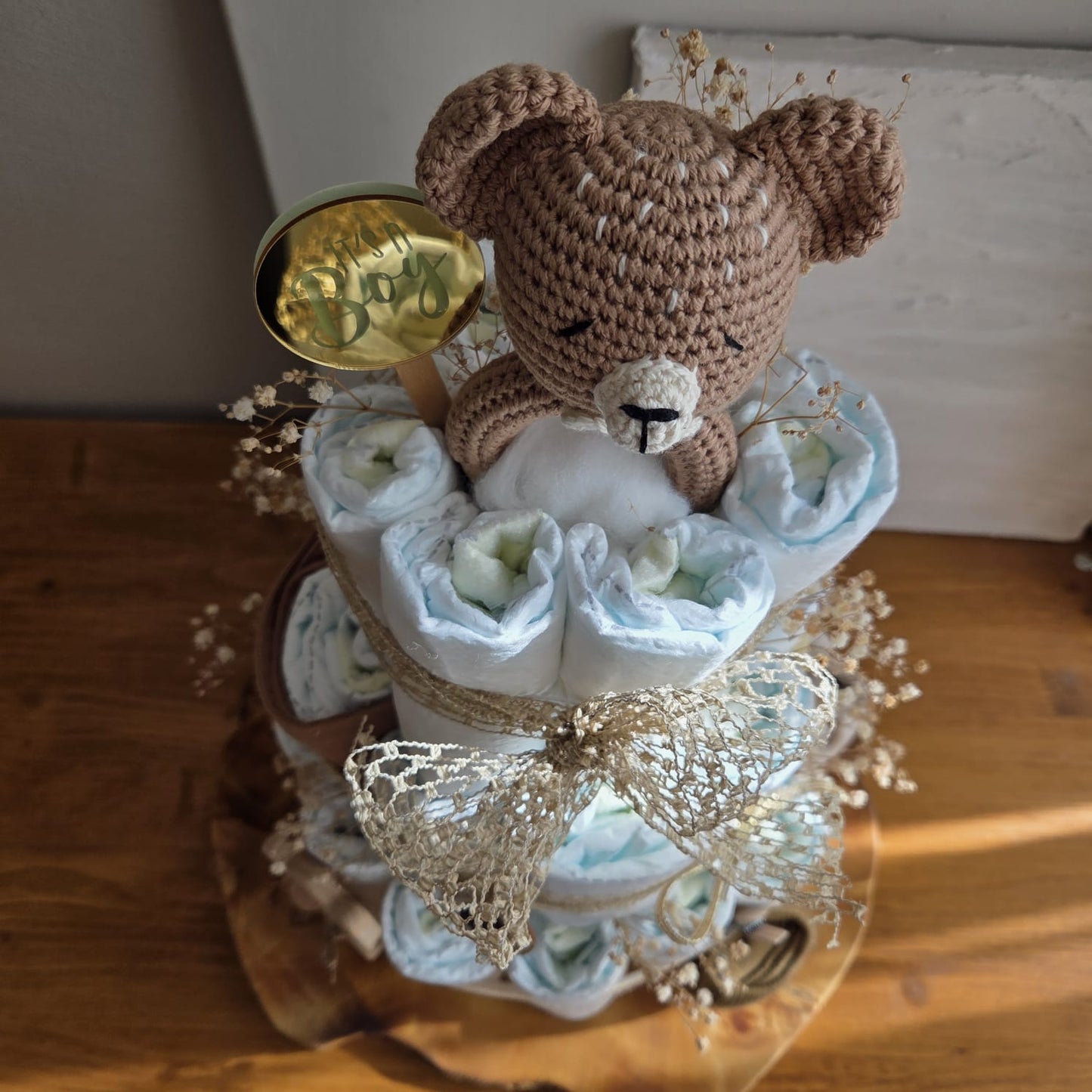 Windeltorte "Wood Love" - unpersonalisiert auf einer Baumscheibe aus Teak